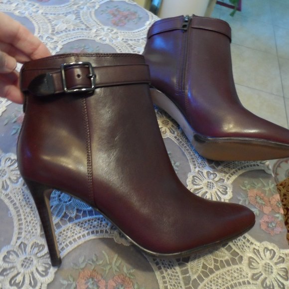 Coach Burgundy Calf Leather Ankle Boots w/ Buckle Detail Size 6M - Picture 5 of 16